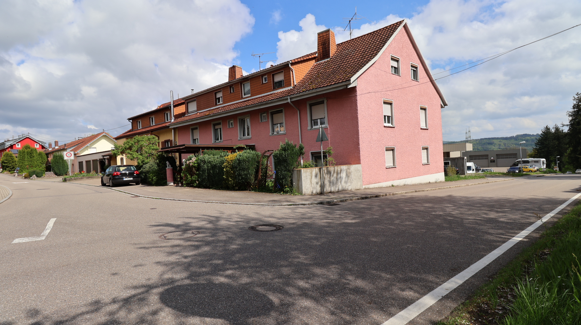 Charmantes 6-Familien-Haus mit 987m2 großem Garten in Binzgen-Laufenburg